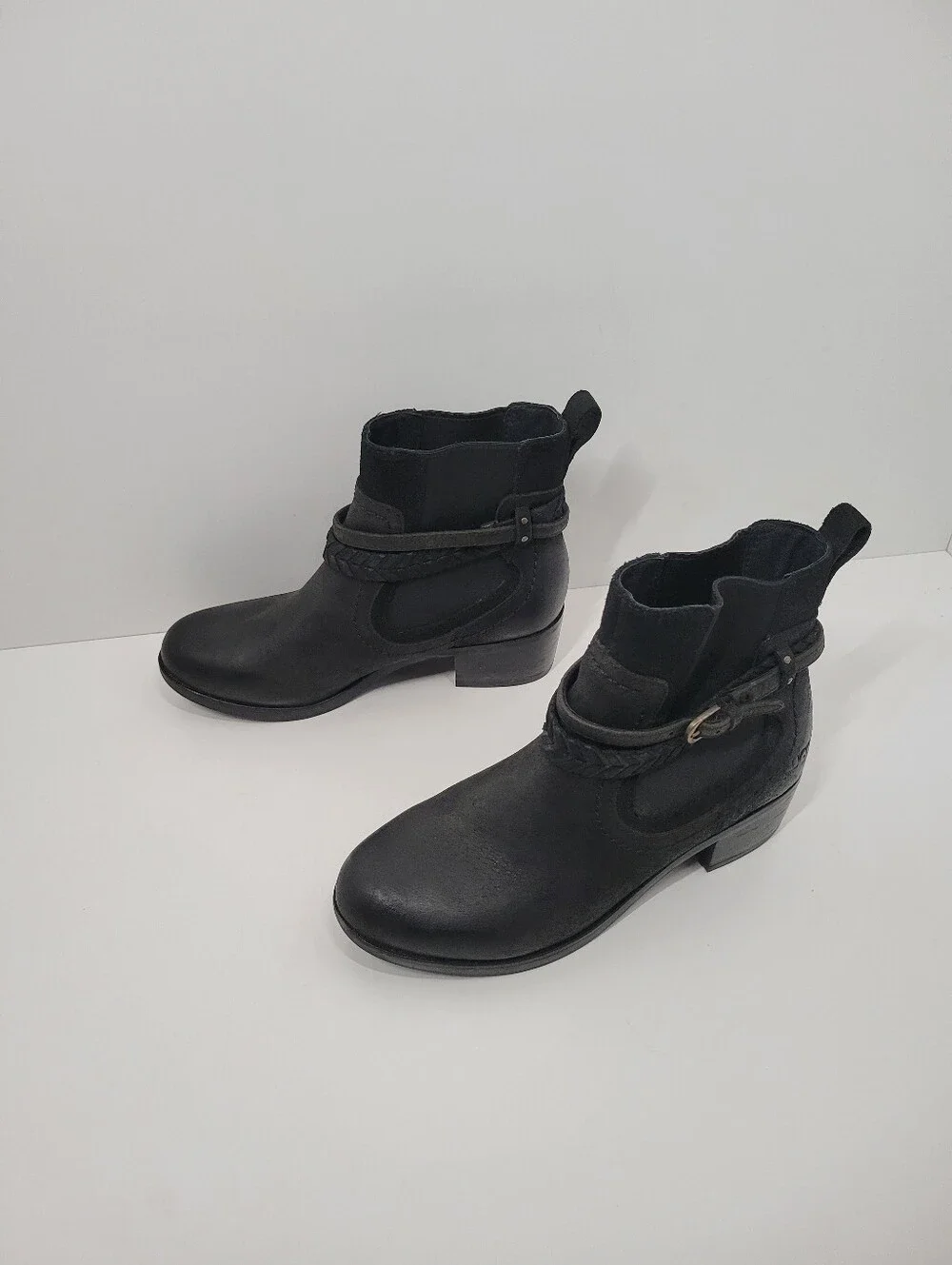 UGG Krewe Black Leather Shearling Insole Ankle Boots Women Size 7  1004207